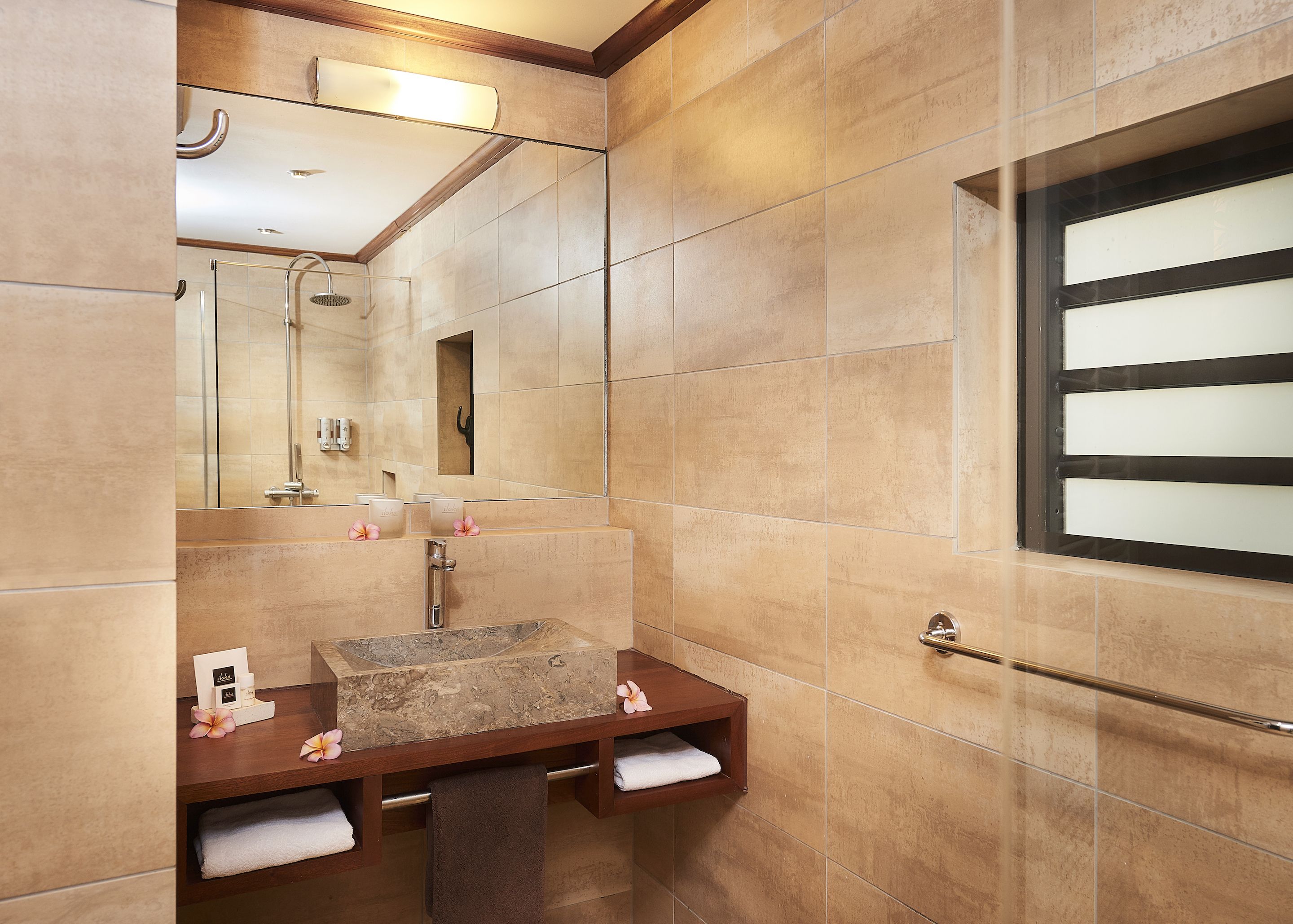 bungalow, kitchenette | bathroom | hair dryer, towels, soap, shampoo