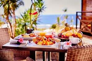 Desayuno buffet diario (EUR 19 por persona)