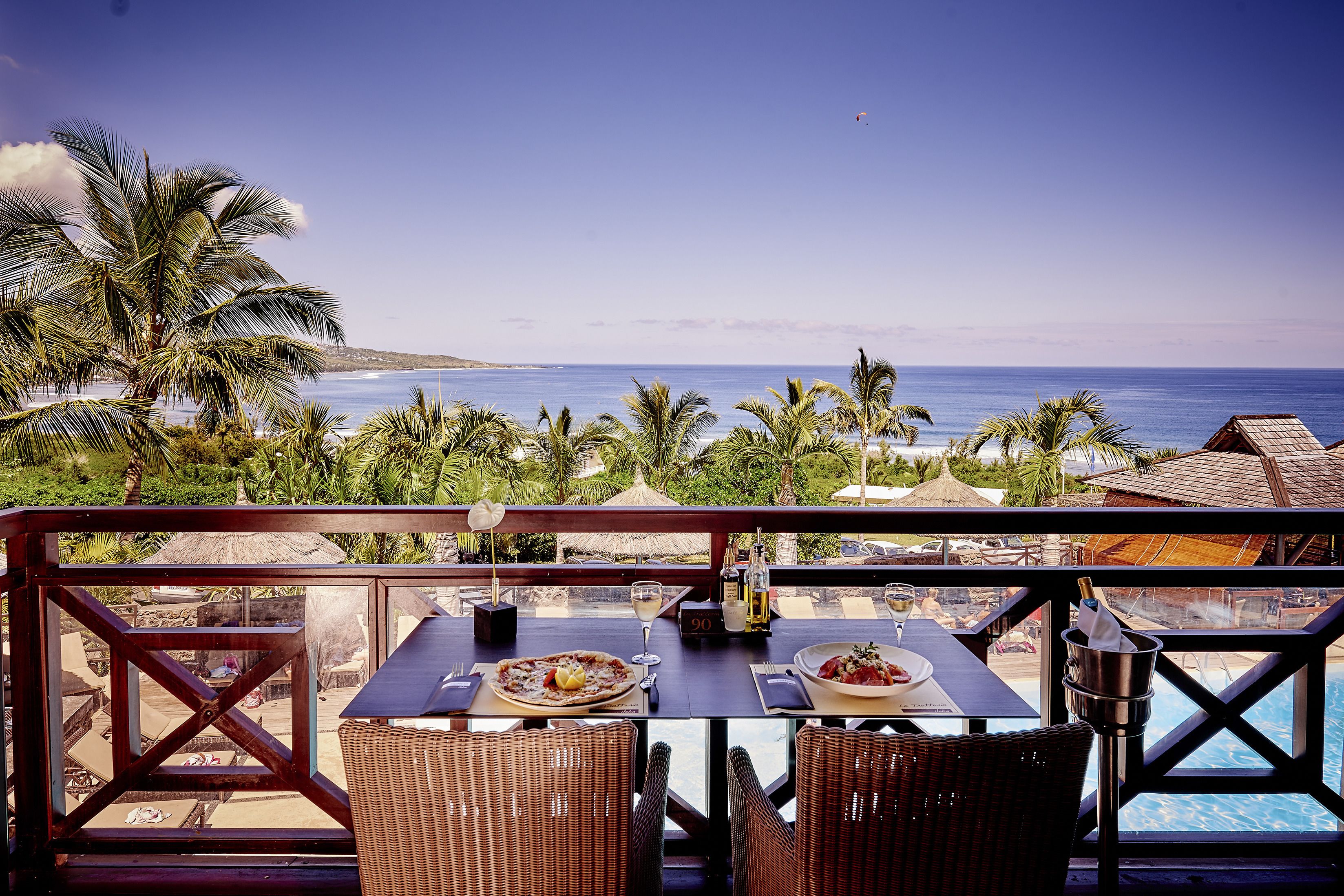 2 restaurants, breakfast served