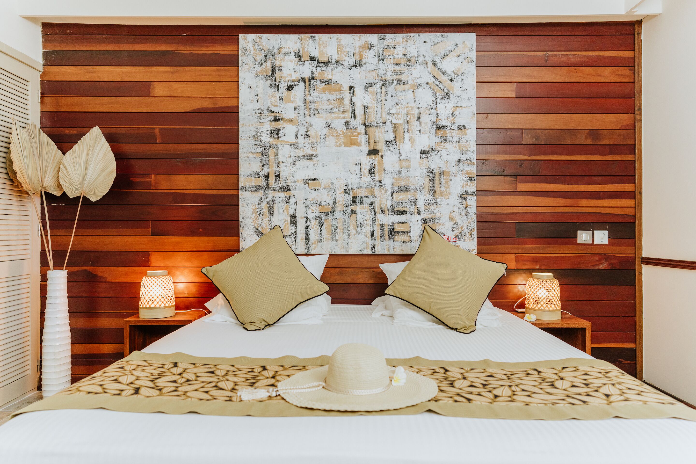 bungalow, kitchenette | in-room safe, soundproofing, iron/ironing board, free wifi