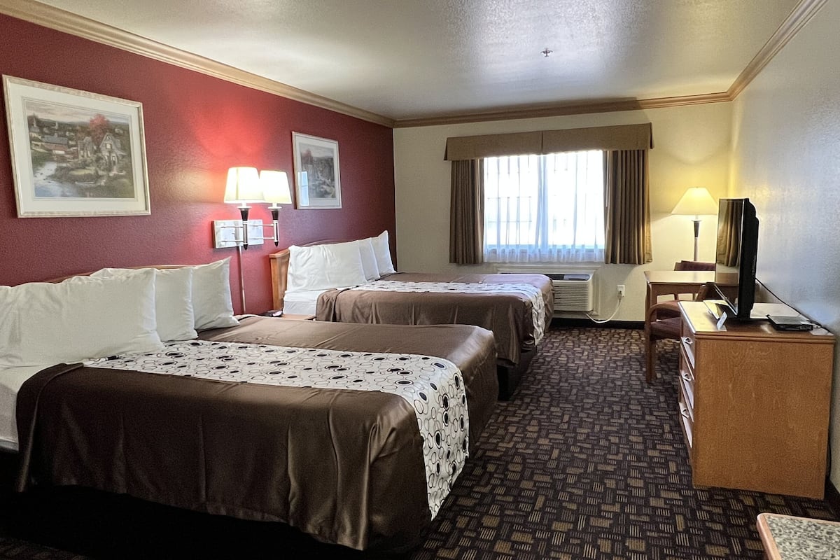 standard room, 2 queen beds, non smoking | desk, iron/ironing board, free cots/infant beds, rollaway beds