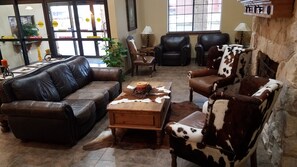 Lobby sitting area - Velkommen Inn (Clifton)