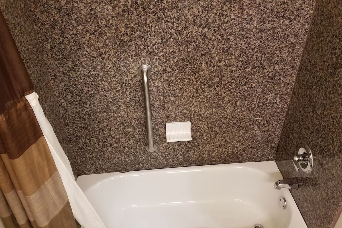 standard room, 1 king bed, non smoking | bathroom shower