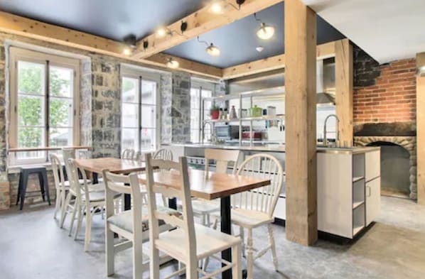 Free daily self-serve breakfast - Hôtel Atypiq (Québec City)