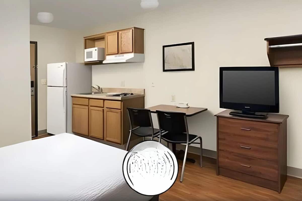 WiFi (free), alarm clocks, bed sheets
