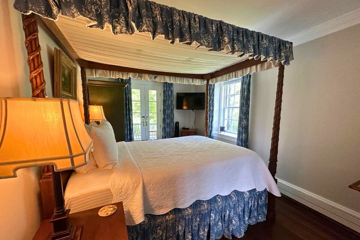Luxury Room (08VER) | Premium bedding, down comforters, in-room safe, individually decorated