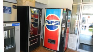 Vending machine - Motel 6 Oklahoma City, OK - Airport East (Oklahoma City)