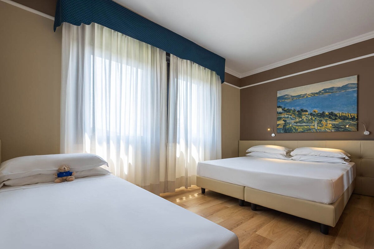 1 habitación, minibar, caja de seguridad en la habitación y camas extra 