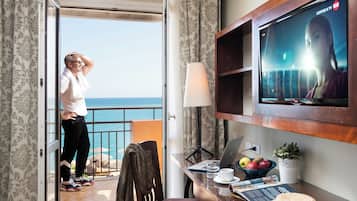 迷你吧、房內夾萬、書桌、免費 Wi-Fi
