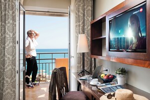 Minibar, in-room safe, desk, free WiFi