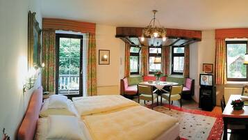Superior Double Room, Balcony, Mountain View | Hypo-allergenic bedding, down comforters, Select Comfort beds, minibar