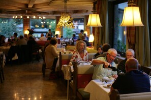2 restaurants; breakfast, lunch and dinner served  - Hoteldorf Grüner Baum (Bad Gastein)