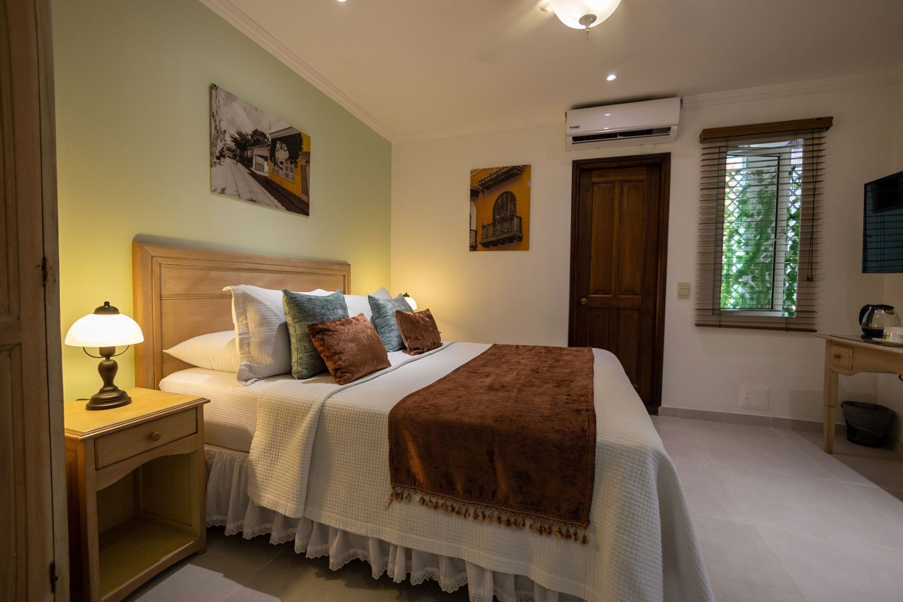 Premium bedding, down comforters, minibar, in-room safe