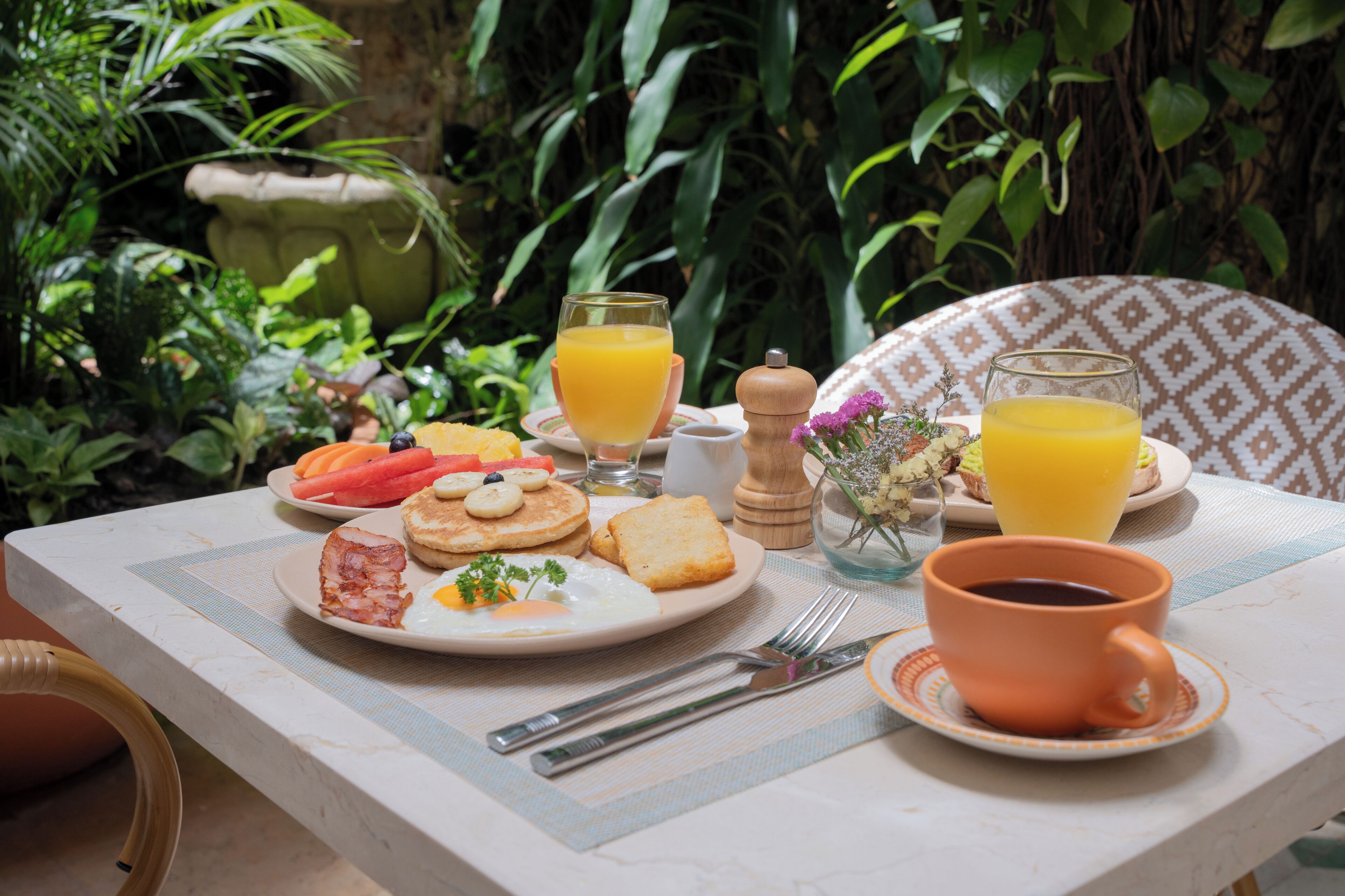 Free daily cooked-to-order breakfast 