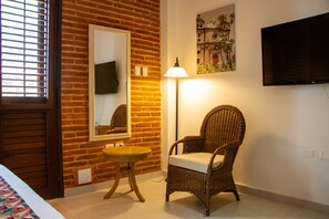 Superior Zimmer mit Queensize-Bett Private Balcony and view to Plaza | Hochwertige Bettwaren, Daunenbettdecken, Minibar, Zimmersafe