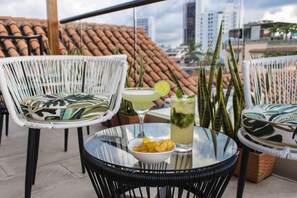Poolside bar - Hotel Casa La Fe By BespokeColombia (Cartagena)