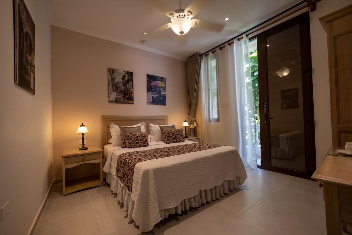 Standard Room, 1 Queen Bed