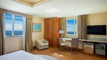 Luxo com Cama Casal | Minibar, coffres-forts dans les chambres, bureau