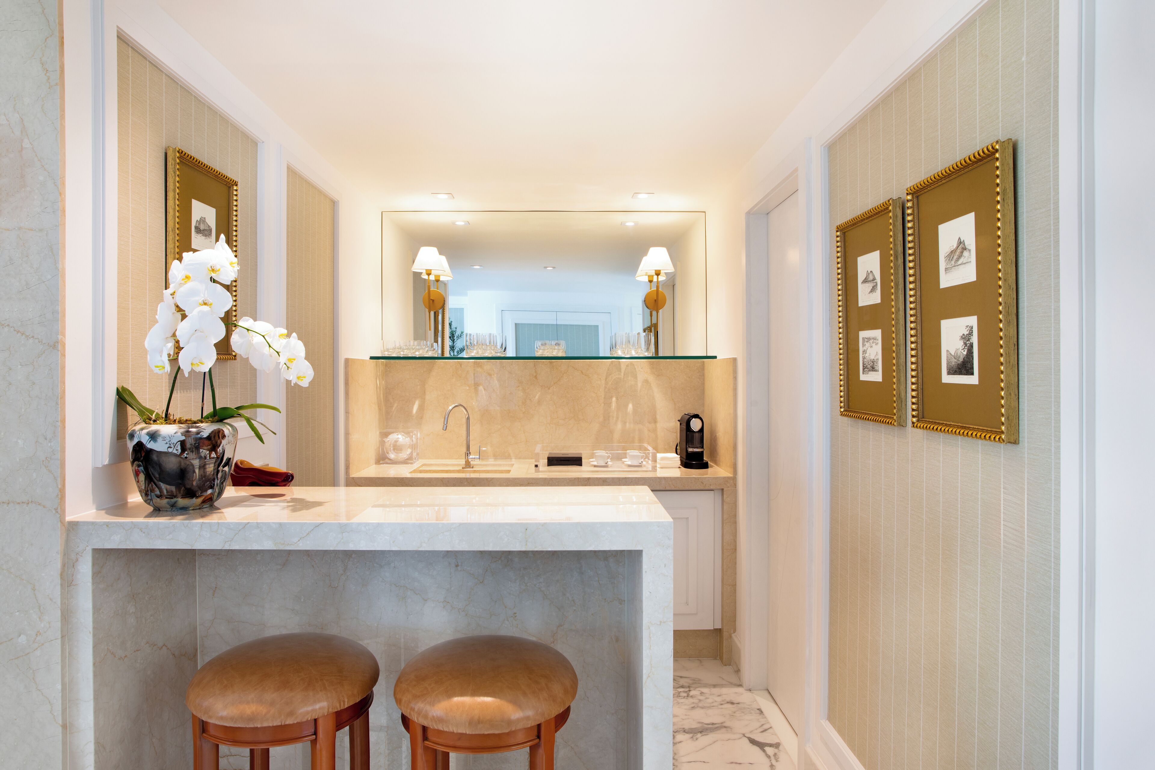 suíte presidencial | minibar, in-room safe, desk, laptop workspace