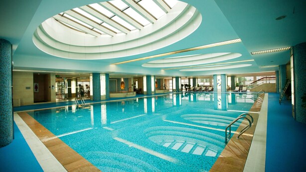 Indoor pool, outdoor pool - Kuntai Royal Hotel Beijing (Beijing)