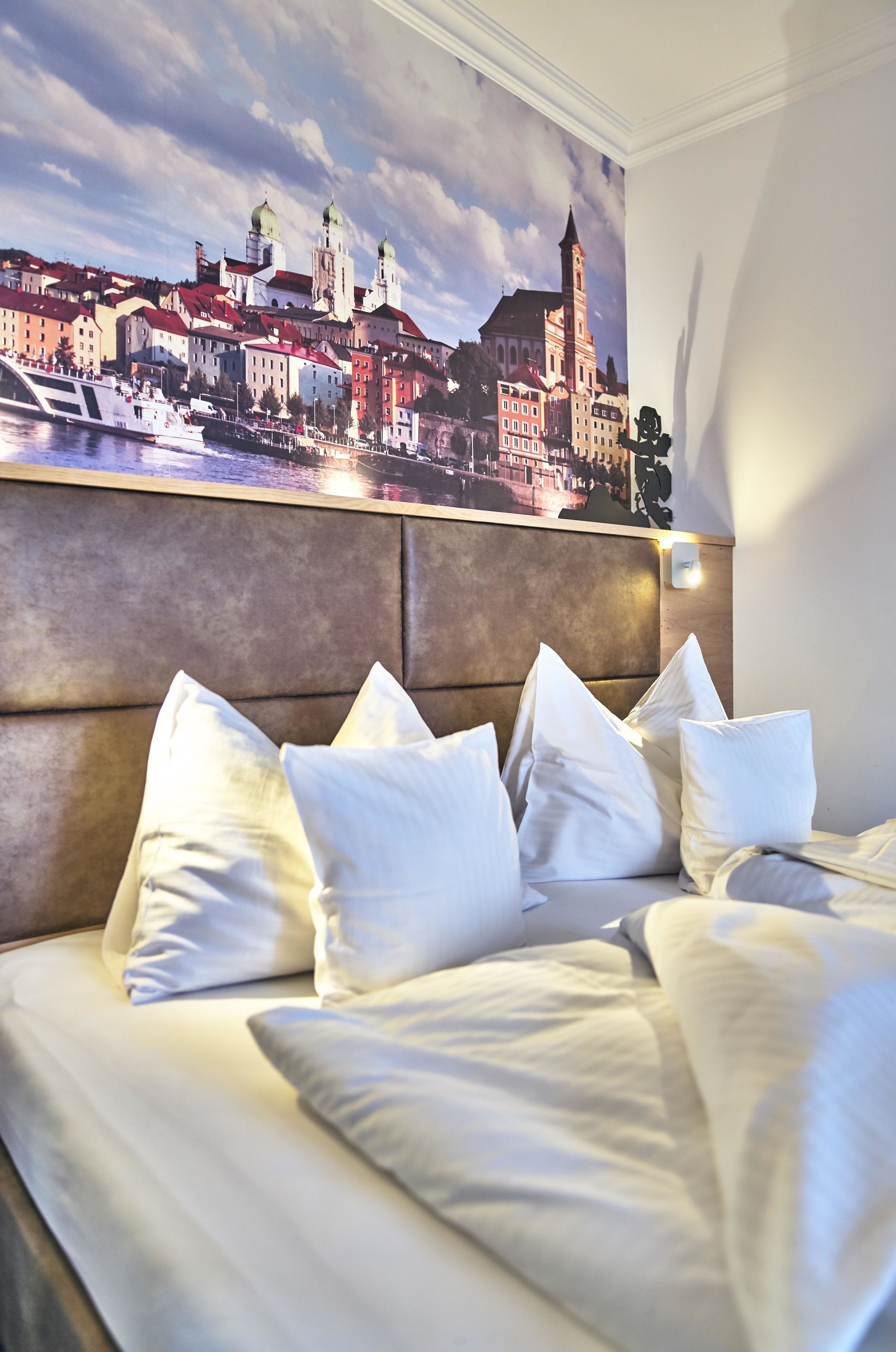 comfort suite, 1 king bed, balcony, garden view | hypo-allergenic bedding, individually furnished, desk, blackout curtains