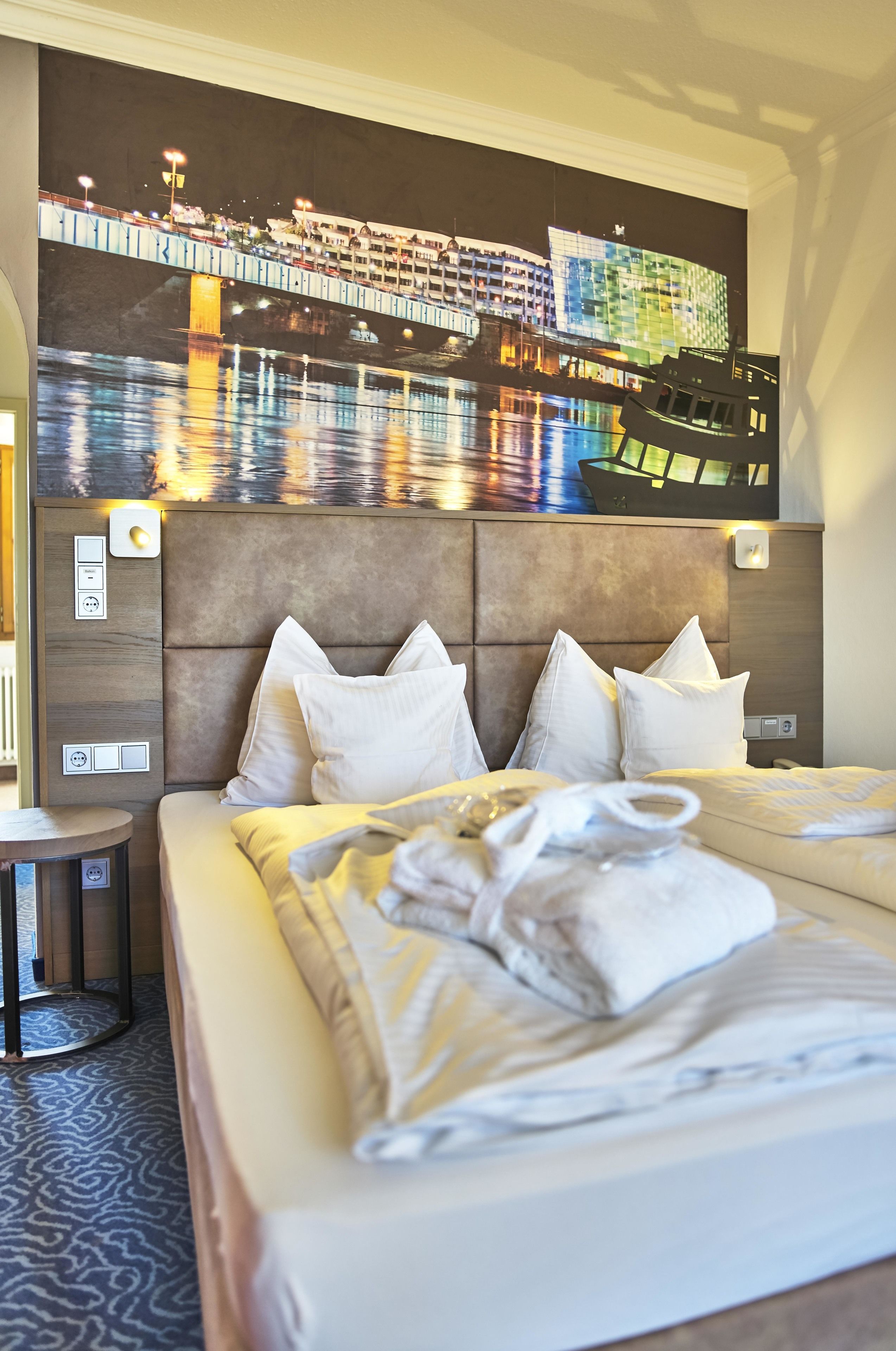 design suite, 1 king bed, balcony, garden view | hypo-allergenic bedding, individually furnished, desk, blackout curtains