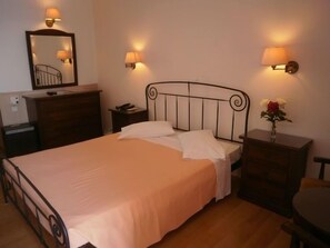 In-room safe, free cribs/infant beds, rollaway beds, free WiFi - Elea Beach (Corfu)