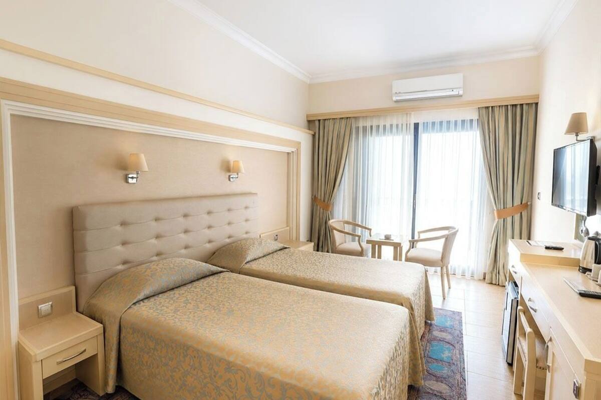 Standaard kamer (Land View) | Luxe beddengoed, een minibar, een kluis op de kamer, geluiddichte muren
