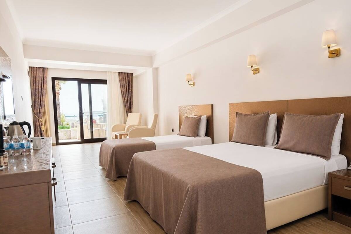 Deluxe kamer, uitzicht op zee | Luxe beddengoed, een minibar, een kluis op de kamer, geluiddichte muren
