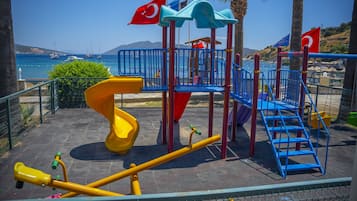 Children’s play area – outdoor