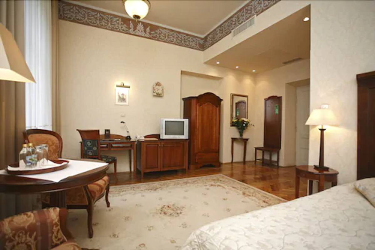 Hypo-allergenic bedding available, minibar, in-room safe, desk
