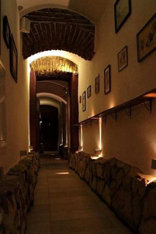 المنشأة من الداخل