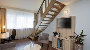 Suite | Peralatan tempat tidur premium, gebar bulu kapas, meja