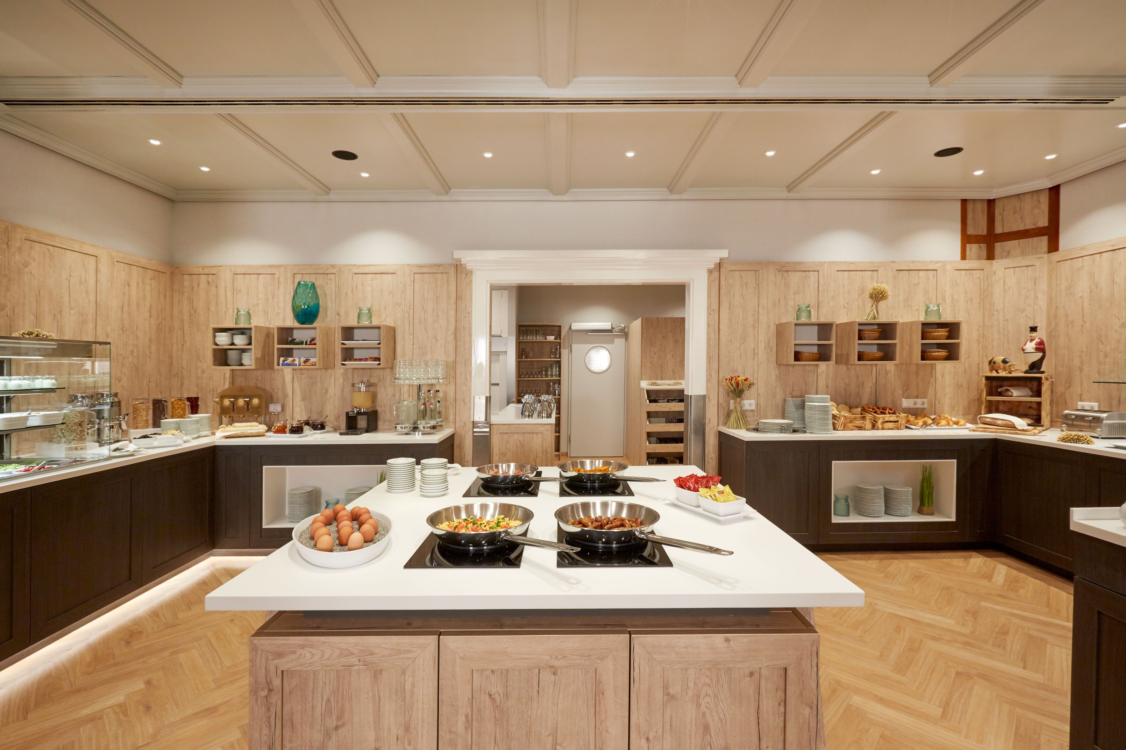 Daily buffet breakfast (EUR 21.00 per person)