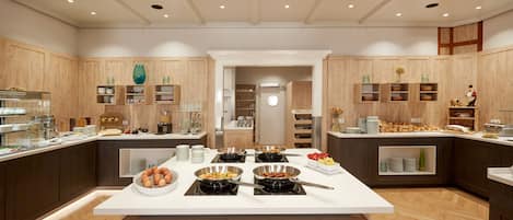 Daily buffet breakfast (EUR 21.00 per person)