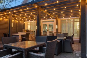 Terrace/patio - Homewood Suites by Hilton Burlington (Burlington)