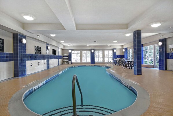 Indoor pool - Homewood Suites by Hilton Burlington (Burlington)