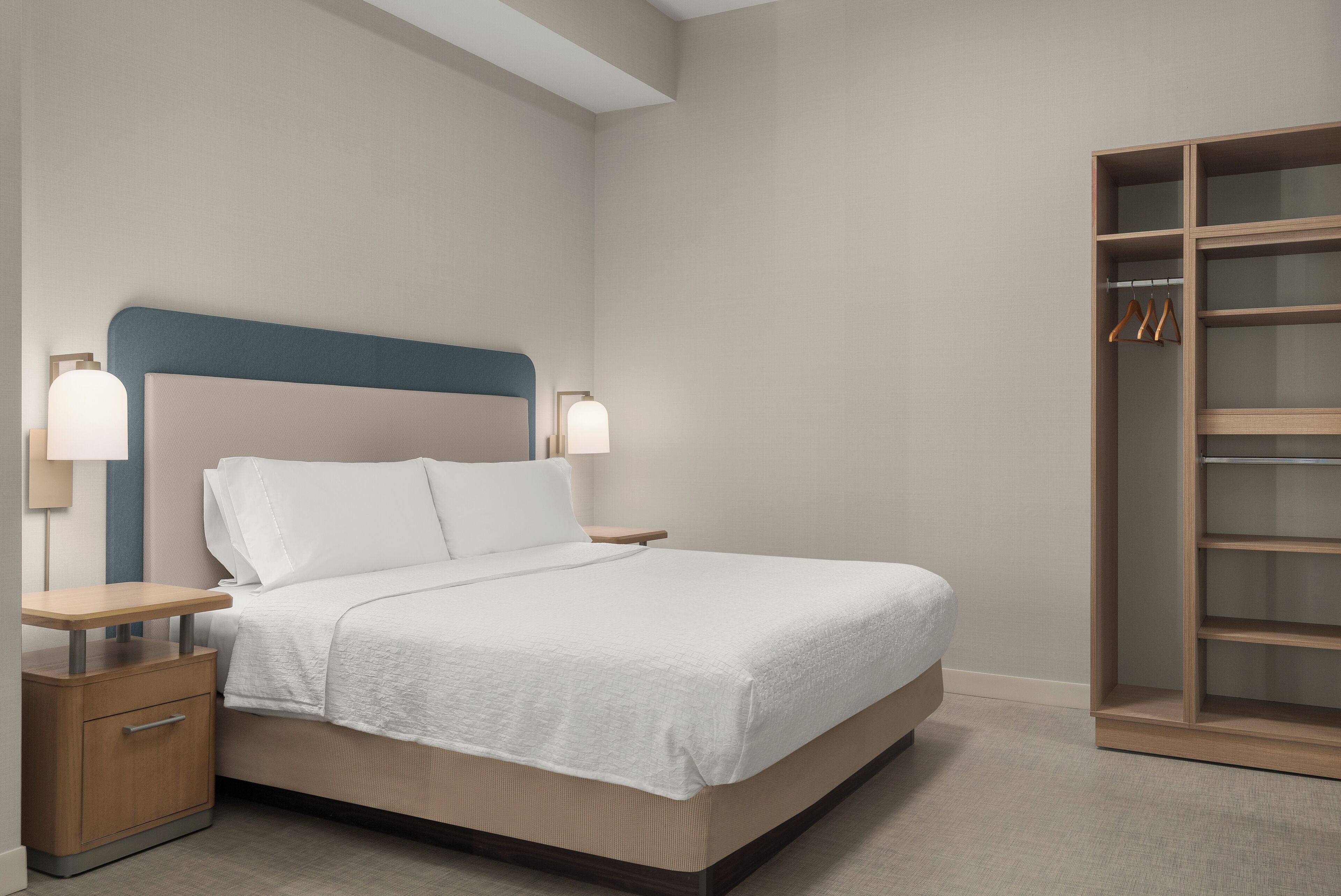 スタジオスイート キングベッド 1 台ソファーベッド付き バリアフリー 禁煙 | 遮光カーテン、防音設備、アイロン / アイロン台、ベビーベッド (無料)