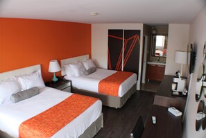 Standard Room, 2 Queen Beds, Non Smoking | Soundproofing, iron/ironing board, free cribs/infant beds, free WiFi - Howard Johnson by Wyndham Kingston (Kingston)