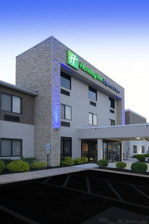 Exterior - Holiday Inn Express & Suites Williamstown - Glassboro by IHG (Williamstown)
