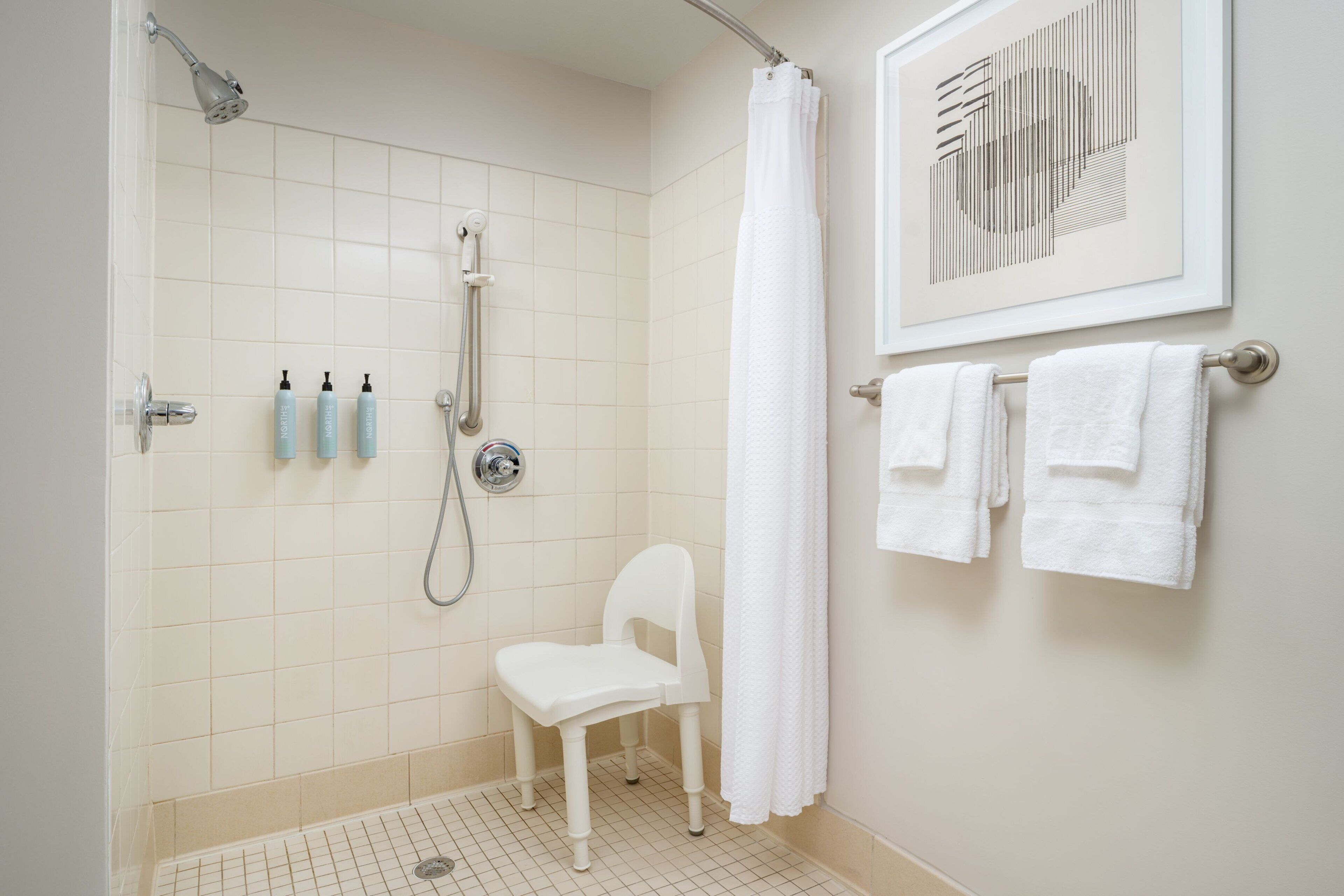 room, 1 king bed | bathroom | combined shower/bathtub, free toiletries, hair dryer, towels
