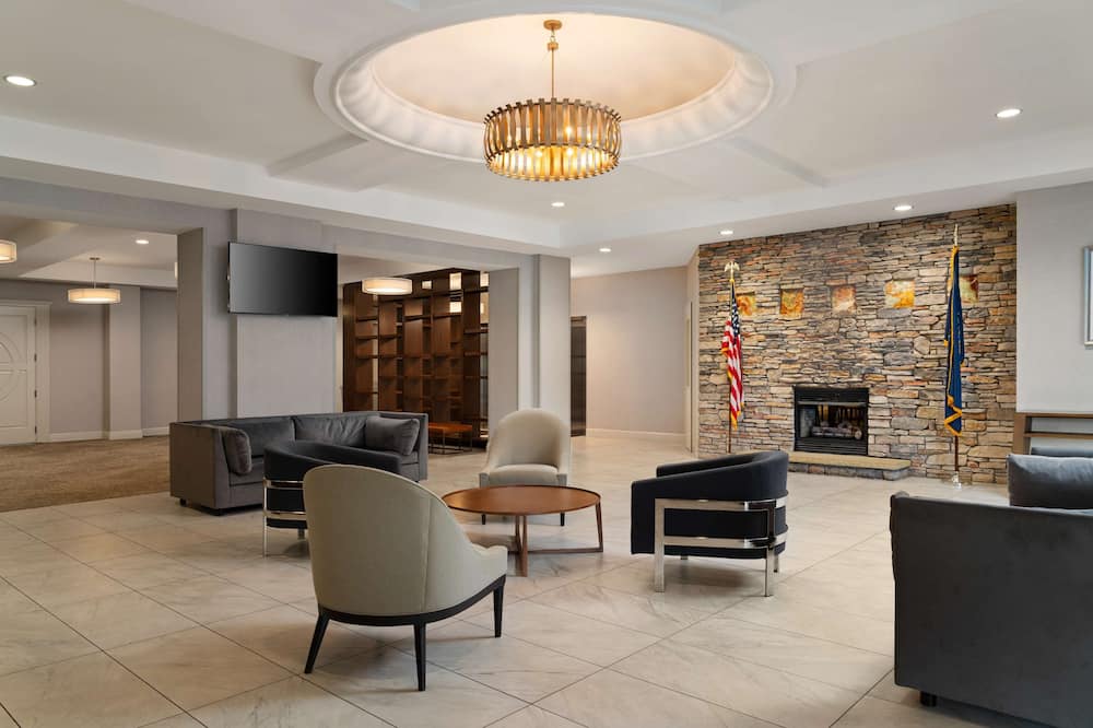 DoubleTree by Hilton Pittsburgh Airport
