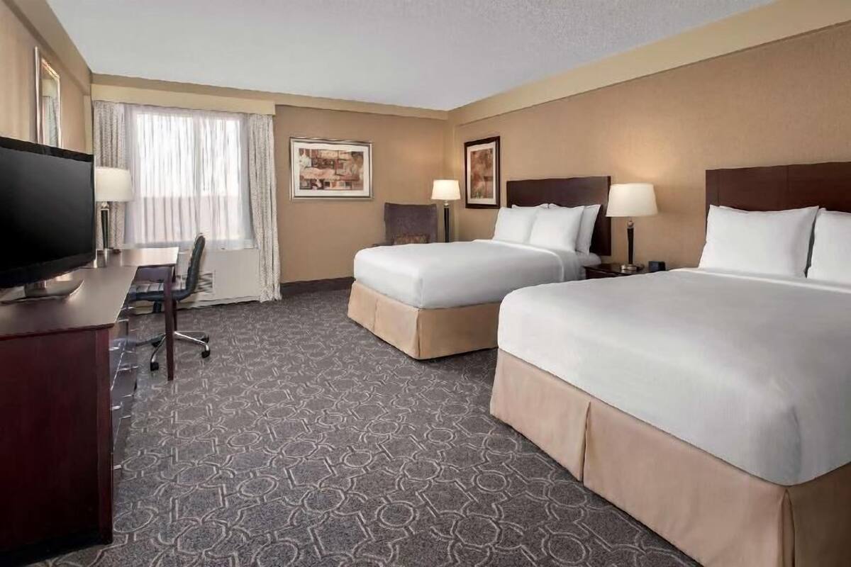 Premium bedding, in-room safe, desk, laptop workspace