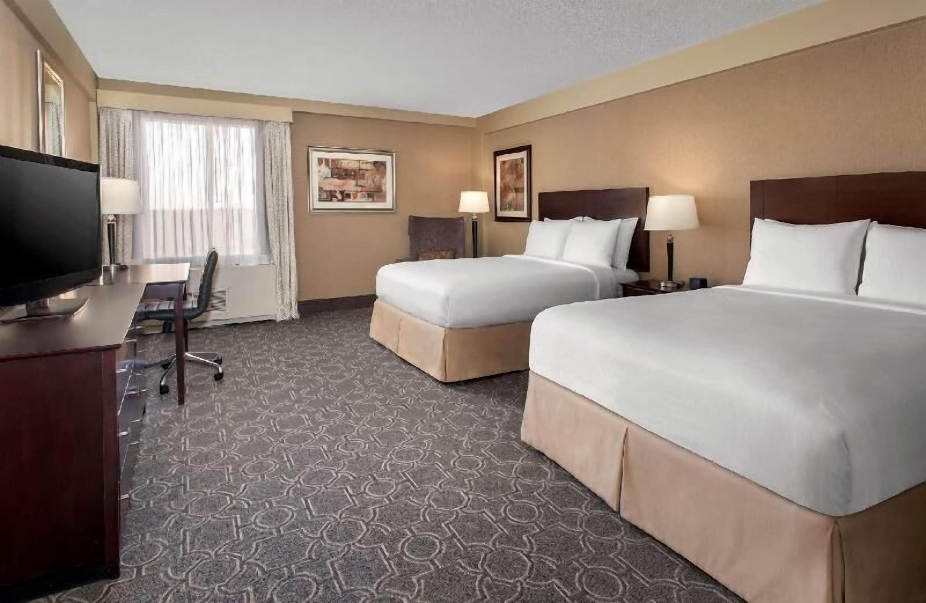 Premium bedding, in-room safe, desk, laptop workspace