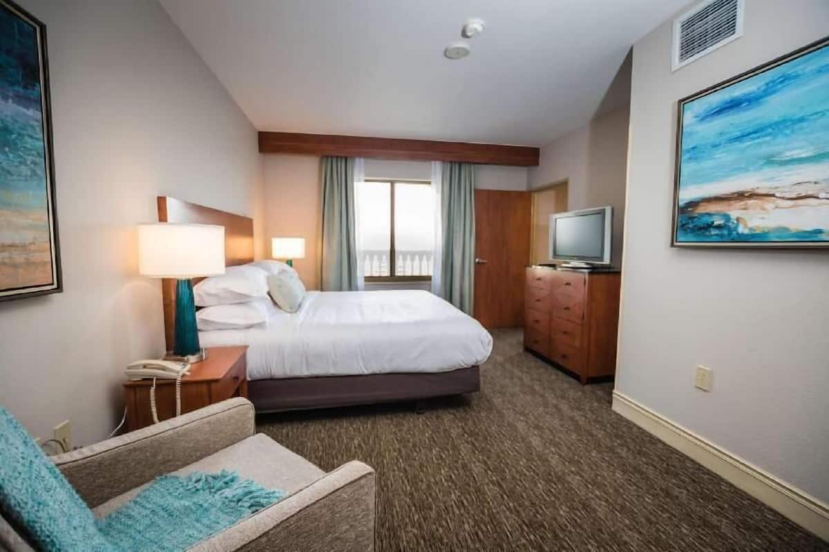 Premium bedding, pillowtop beds, in-room safe, desk