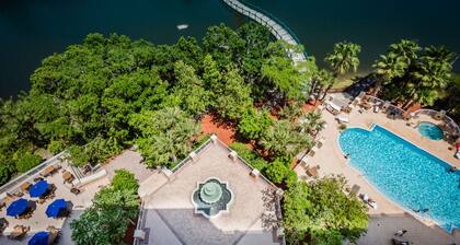 Hilton St. Petersburg Carillon Park