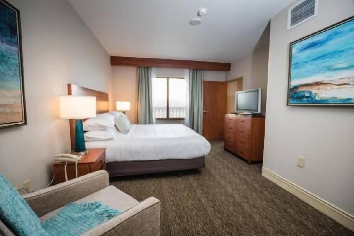 Premium bedding, pillowtop beds, in-room safe, desk