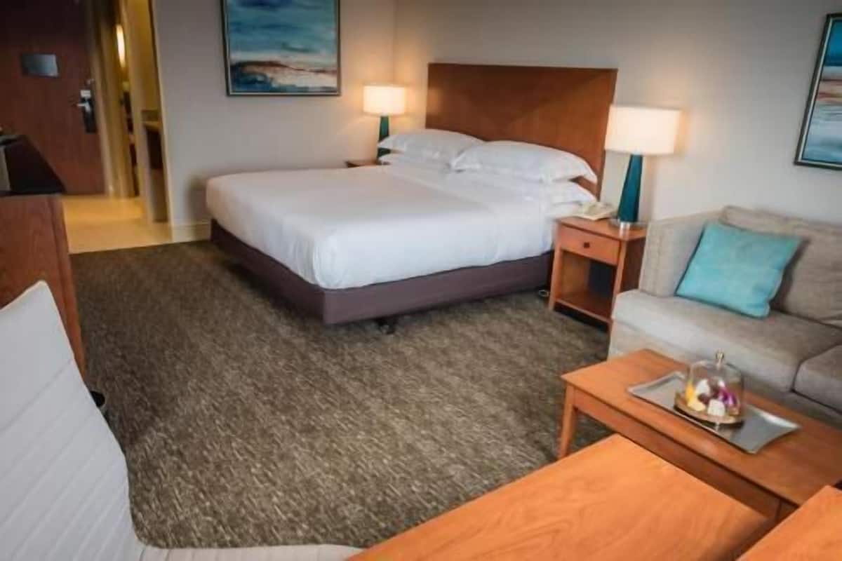 Premium bedding, pillowtop beds, in-room safe, desk