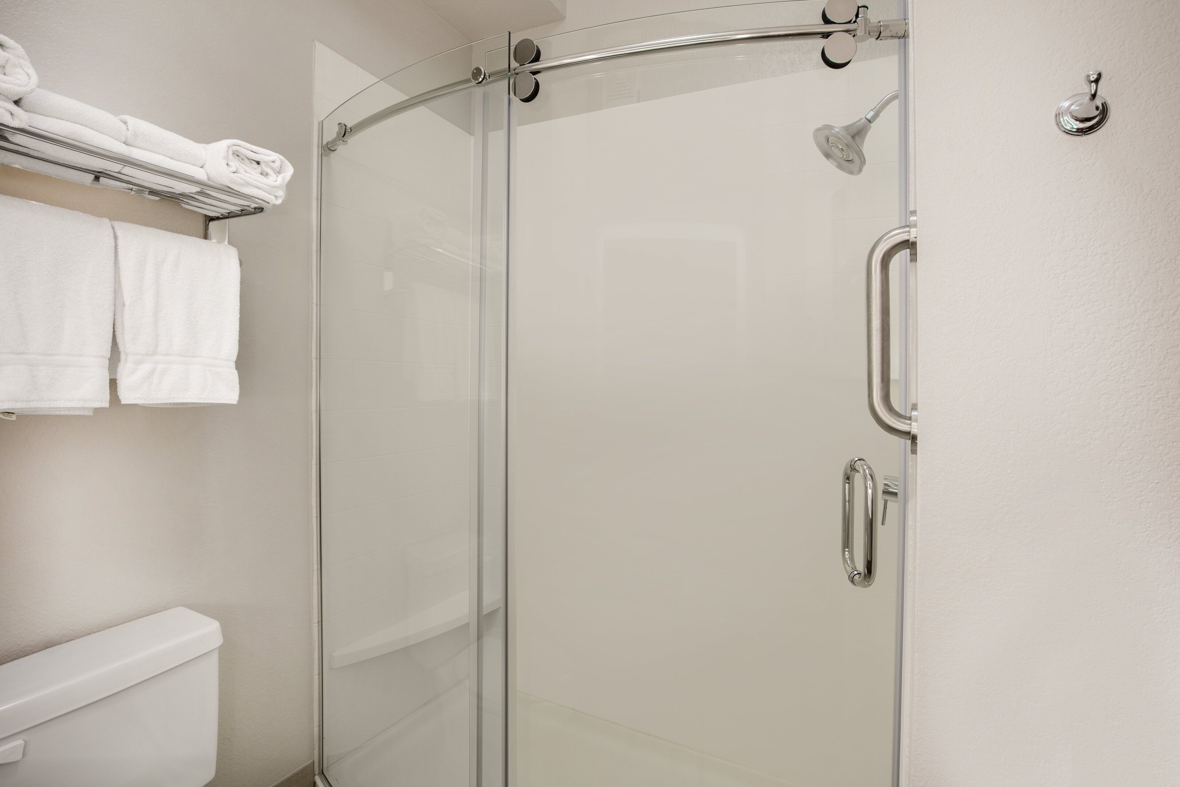 combined shower/bathtub, deep-soaking bathtub, free toiletries