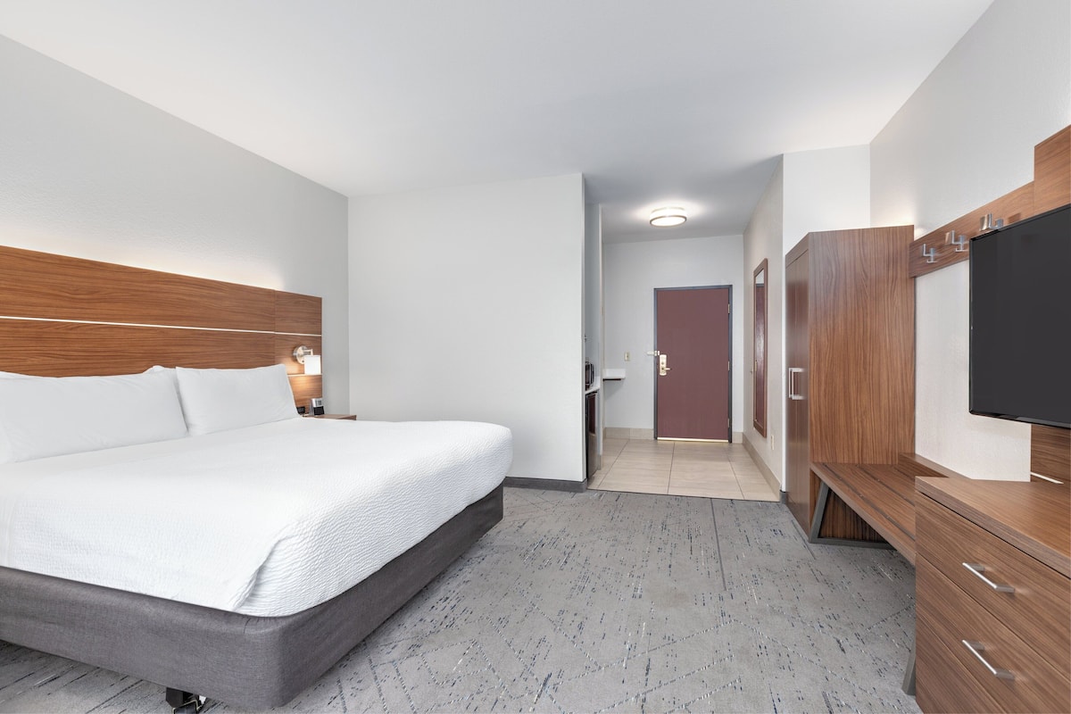 Standard Room, 1 King Bed, Accessible (Mobility Tub)
